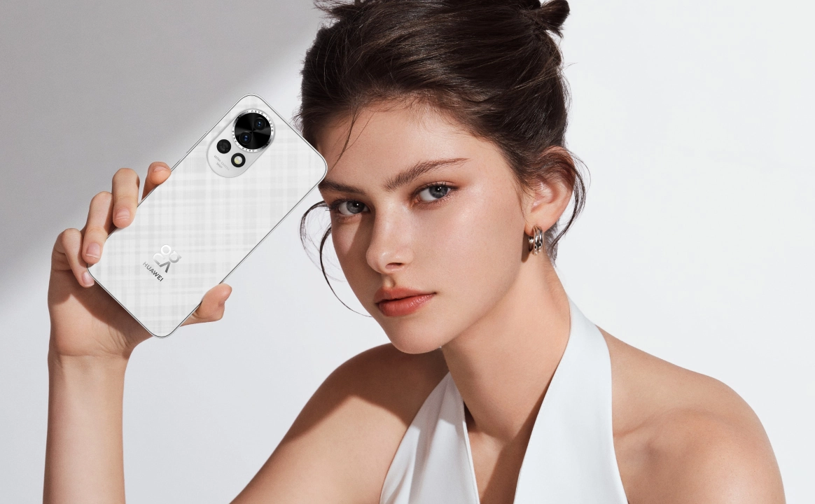 A woman holding a White HUAWEI nova 13
